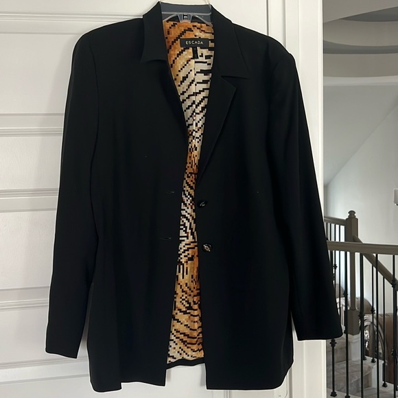Escada Jackets & Blazers - Escada Black 2-Button Long Sleeve Blazer Jacket 100% Silk Lined